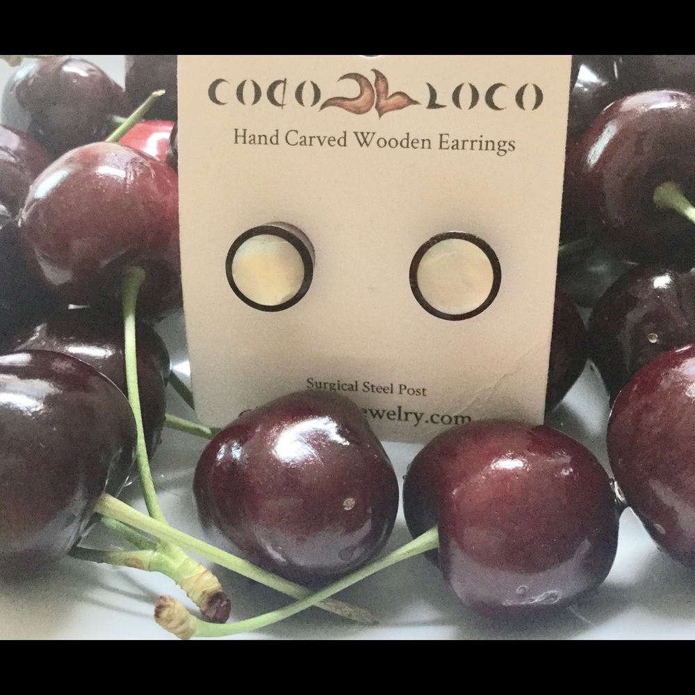 Faux gauge look studs